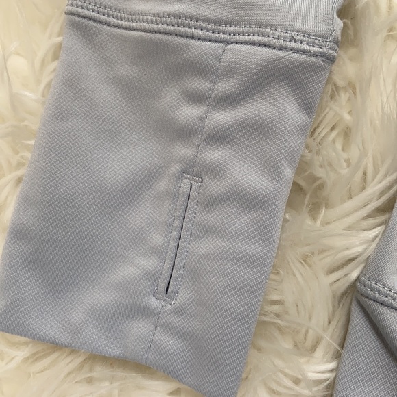 Women’s Columbia zip front hooded running jacket - Picture 7 of 9